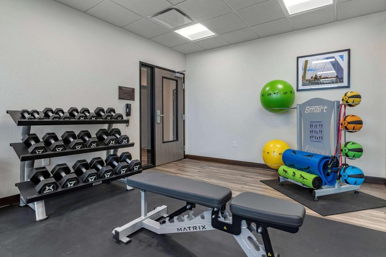 Mainstay Suites Waukee-West Des Moines Bagian luar foto