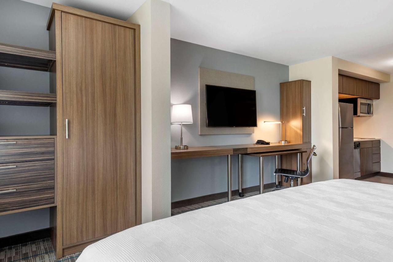 Mainstay Suites Waukee-West Des Moines Bagian luar foto