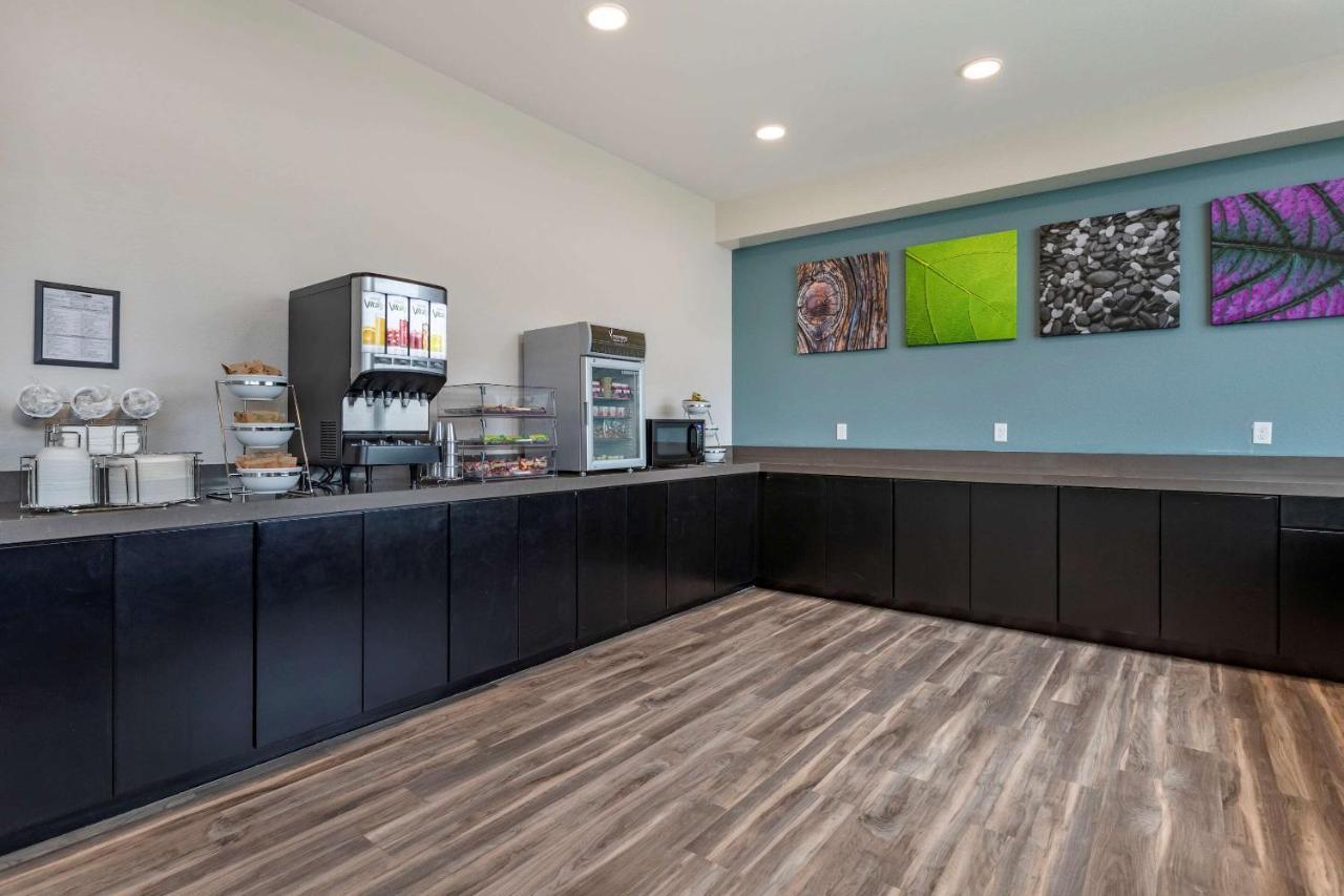 Mainstay Suites Waukee-West Des Moines Bagian luar foto