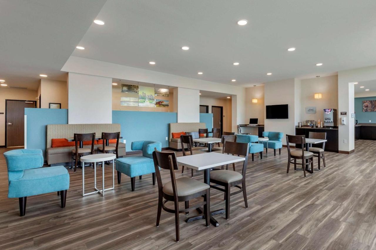 Mainstay Suites Waukee-West Des Moines Bagian luar foto