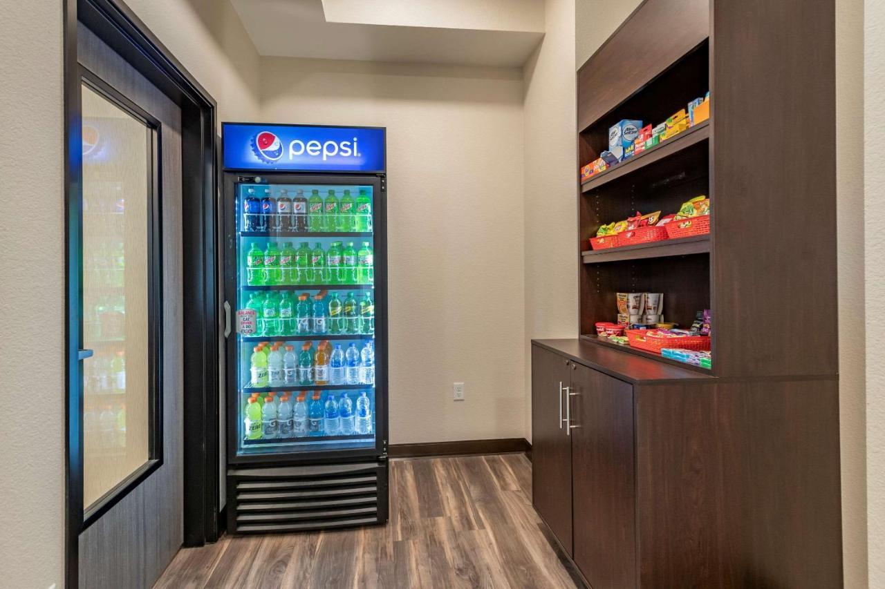 Mainstay Suites Waukee-West Des Moines Bagian luar foto