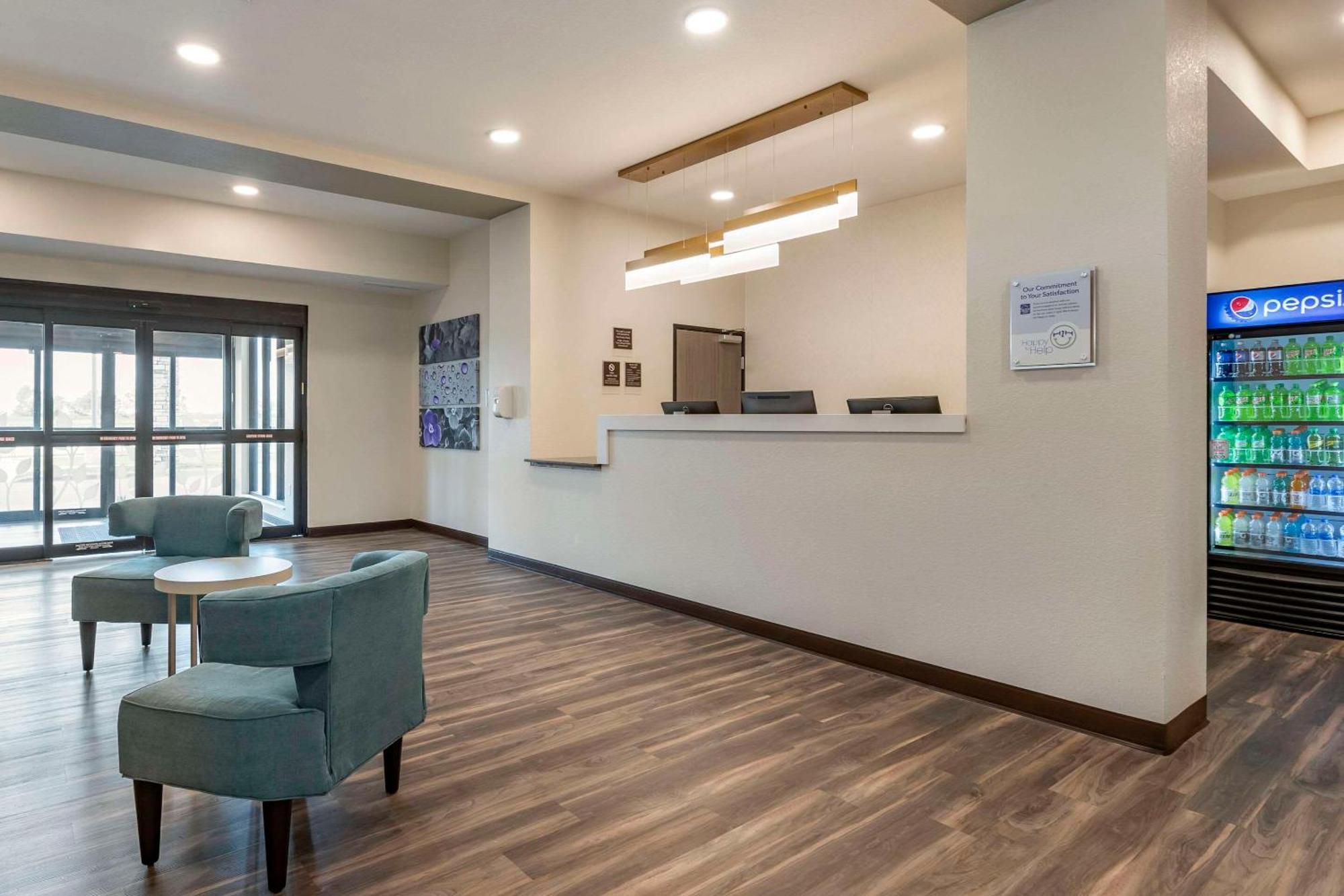 Mainstay Suites Waukee-West Des Moines Bagian luar foto